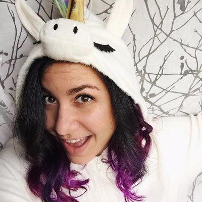 Headshot of Una Kravets